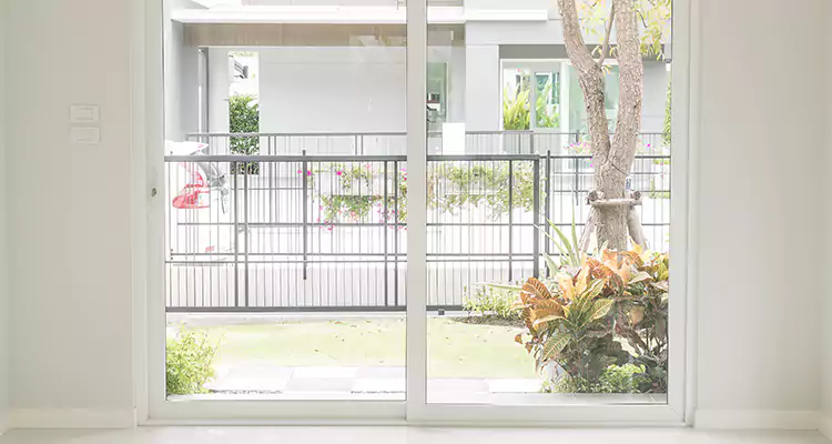 Balcony Screen Door Repair in Pinellas Park, FL