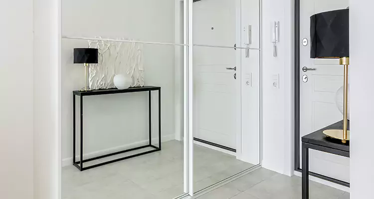 Mirrored Bifold Closet Doors Repair in Pinellas Park, FL