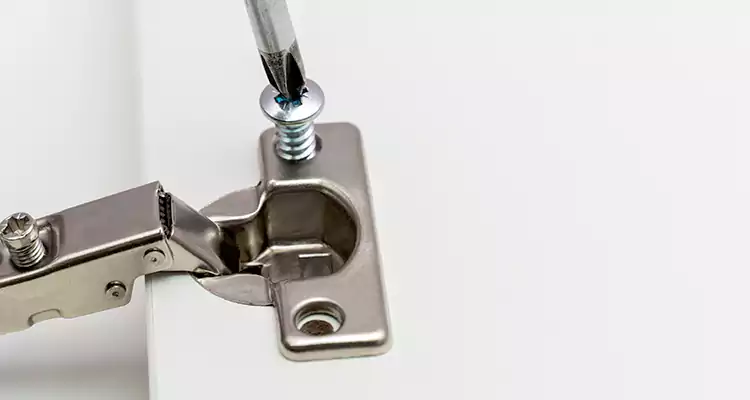 Screen Door Hinge Repair in Pinellas Park, FL