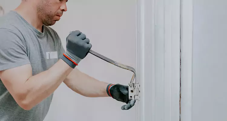 Cracked Door Jamb Repair in Pinellas Park, FL