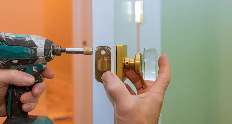 Broken Door Knob Fix in Pinellas Park, FL