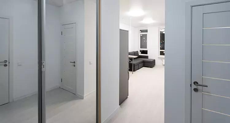 Modern Mirrored Closet Doors Repair in Pinellas Park, FL