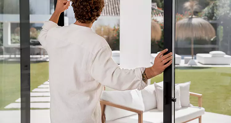 Fix Backyard Sliding Door Hard To Operate in Pinellas Park, FL